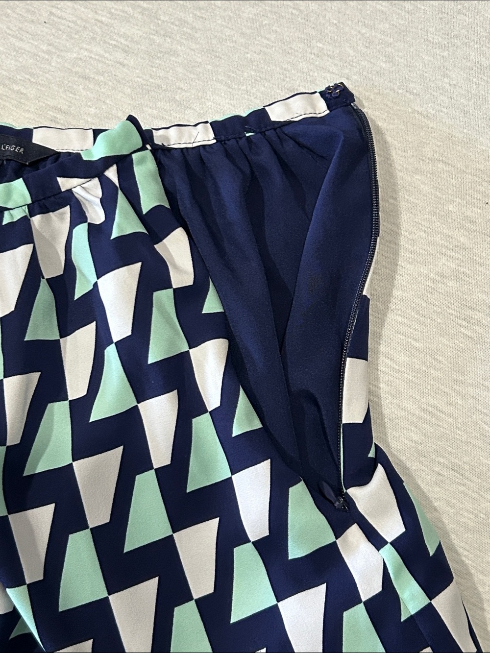 Tommy Hilfiger Geometric Print Mini Skirt in Navy, Mint & Red size 2 - Picture 7 of 7